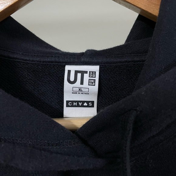 UNIQLO AUTHENTIC NICE GRAPHIC BLACK HOODIE FOR MEN’S & WOMEN’S - Picture 4 of 4